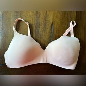 Victoria's Secret T- shirt Lightly Lined Wireless Light Pink Bra- size 38D